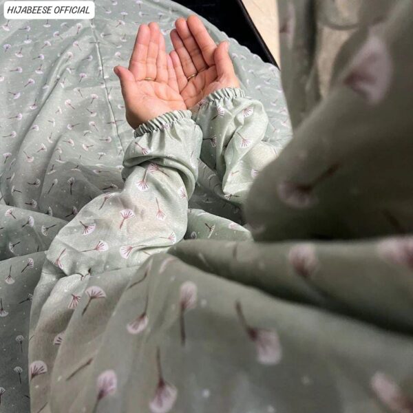 PRINTED NAMAZ CHADDAR WITH SLEEVES